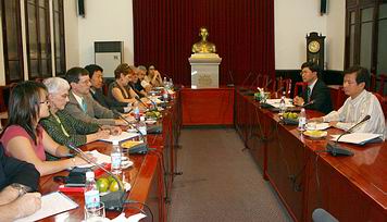 Kent Wong, center left, US labor delegation to Vietnam, Nov. 2008