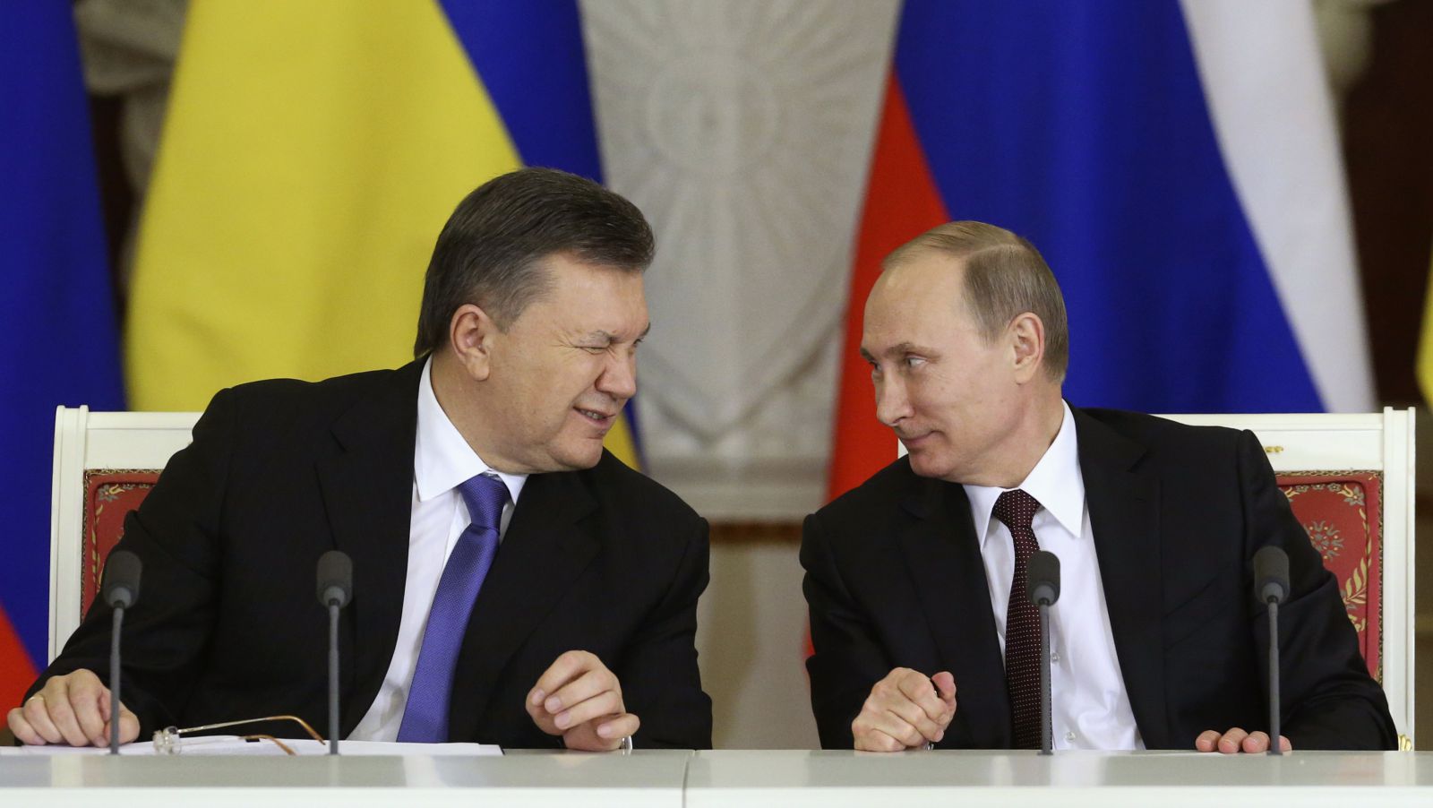 Putin with Yanukovich1